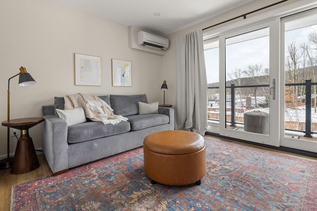 2366 Mountain Rd Apt 4, Stowe, VT 05672