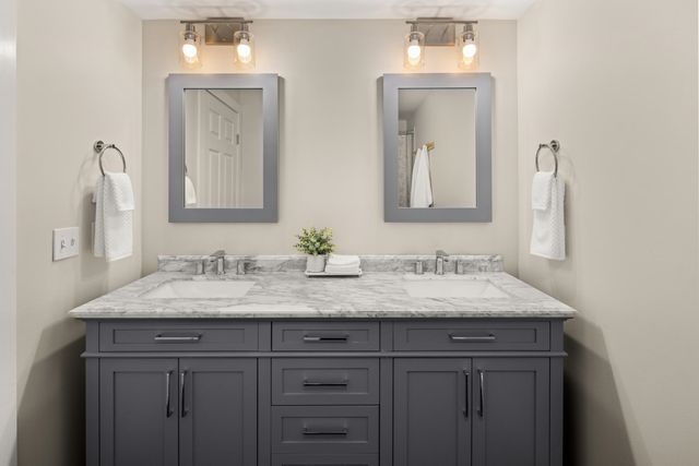 2366 Mountain Rd Apt 4, Stowe, VT 05672