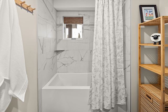 2366 Mountain Rd Apt 4, Stowe, VT 05672