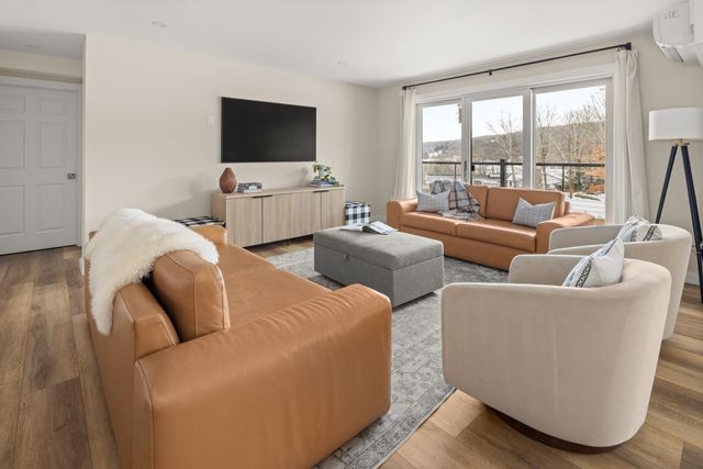 2366 Mountain Rd Apt 4, Stowe, VT 05672