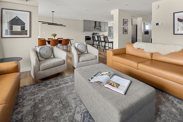 2366 Mountain Rd Apt 4, Stowe, VT 05672