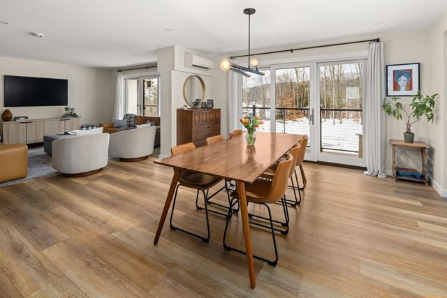 2366 Mountain Rd Apt 4, Stowe, VT 05672