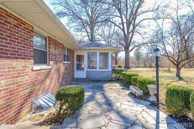 1413 N 2nd Street, Belleville, IL 62226
