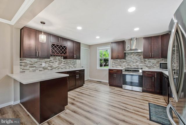 8530 LINWOOD DR, Ellicott City, MD 21043