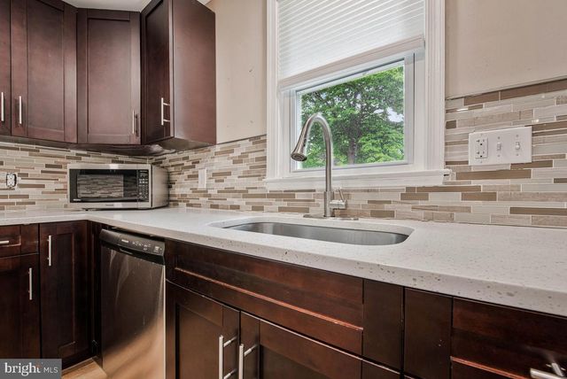 8530 LINWOOD DR, Ellicott City, MD 21043