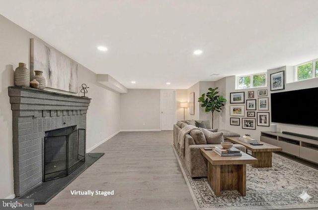 8530 LINWOOD DR, Ellicott City, MD 21043