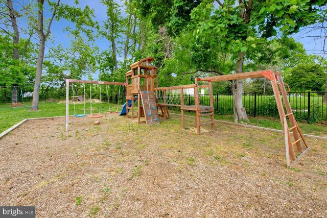 8530 LINWOOD DR, Ellicott City, MD 21043