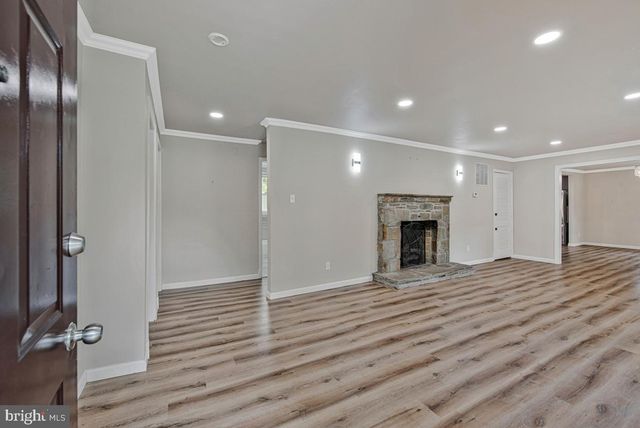 8530 LINWOOD DR, Ellicott City, MD 21043