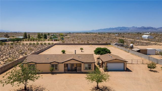 7033 W Zuni Drive, Golden Valley, AZ 86413