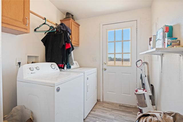 7033 W Zuni Drive, Golden Valley, AZ 86413