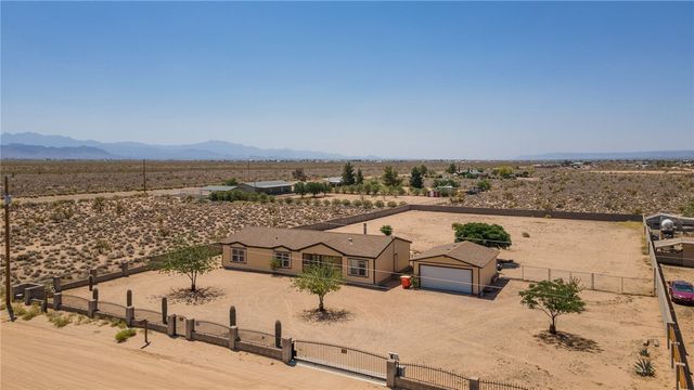 7033 W Zuni Drive, Golden Valley, AZ 86413