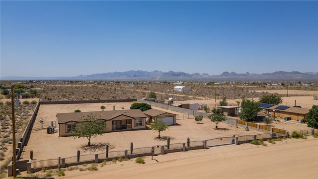 7033 W Zuni Drive, Golden Valley, AZ 86413