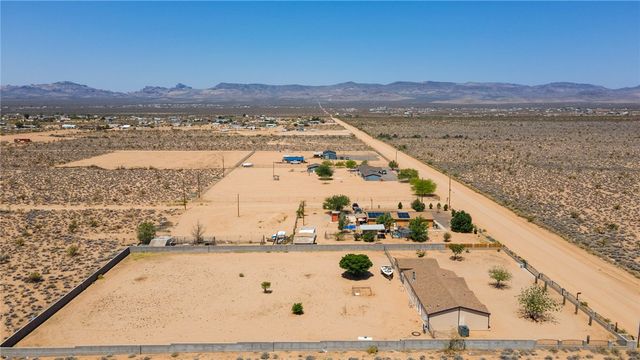 7033 W Zuni Drive, Golden Valley, AZ 86413