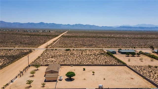 7033 W Zuni Drive, Golden Valley, AZ 86413