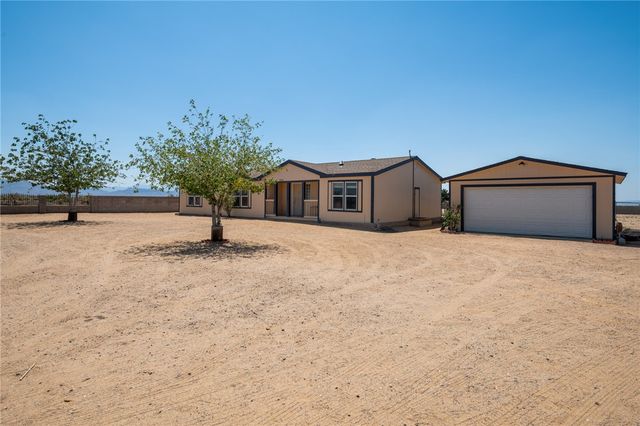 7033 W Zuni Drive, Golden Valley, AZ 86413