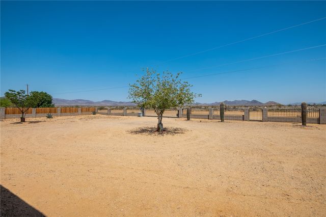 7033 W Zuni Drive, Golden Valley, AZ 86413