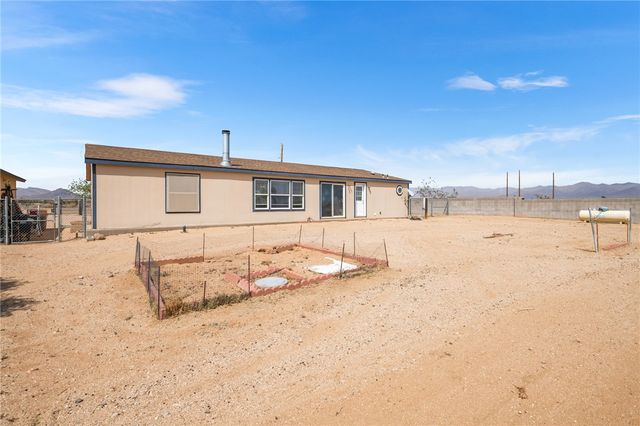 7033 W Zuni Drive, Golden Valley, AZ 86413