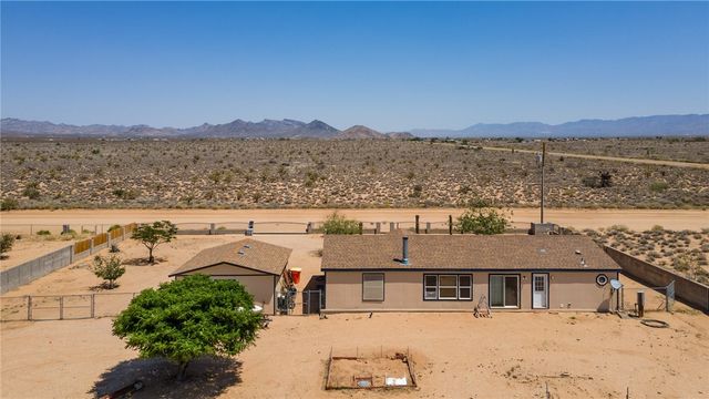 7033 W Zuni Drive, Golden Valley, AZ 86413