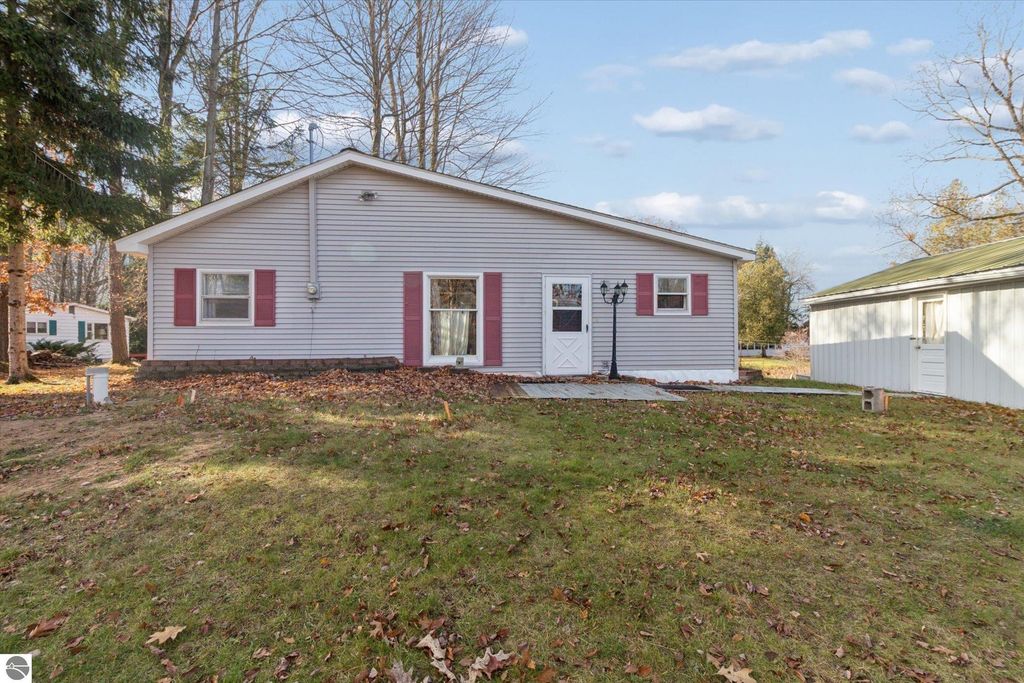 Image 3 of property listing at 6364 Joanne Street, Lake, MI 48632