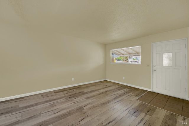 499 Apple Tree Ln, Fairfield, CA 94533