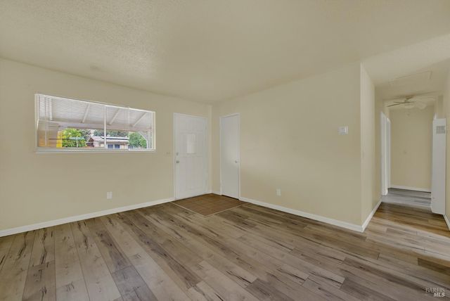 499 Apple Tree Ln, Fairfield, CA 94533