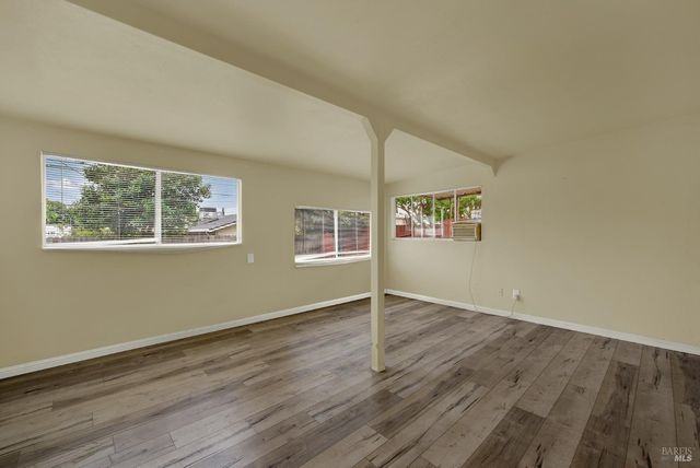 499 Apple Tree Ln, Fairfield, CA 94533