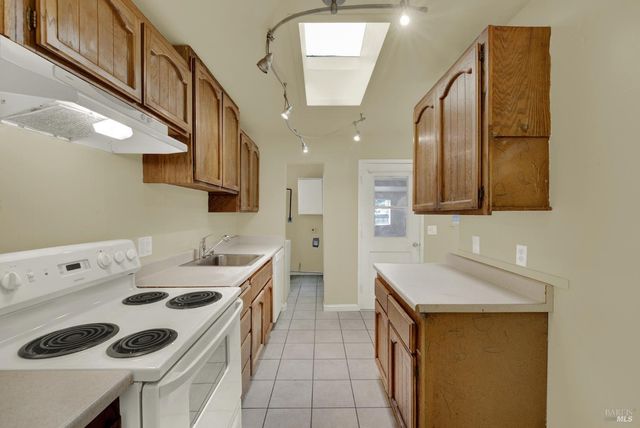 499 Apple Tree Ln, Fairfield, CA 94533