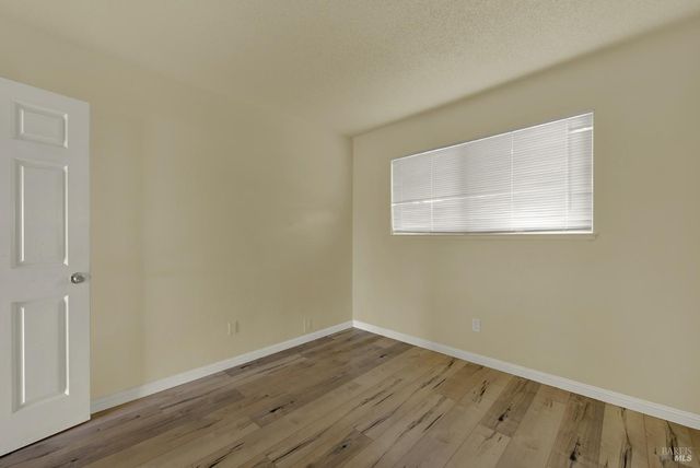 499 Apple Tree Ln, Fairfield, CA 94533