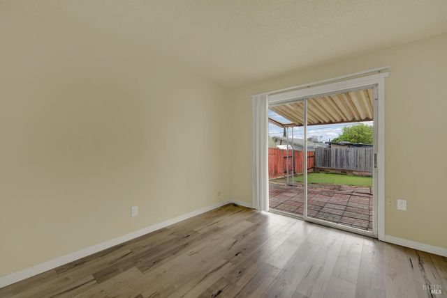 499 Apple Tree Ln, Fairfield, CA 94533