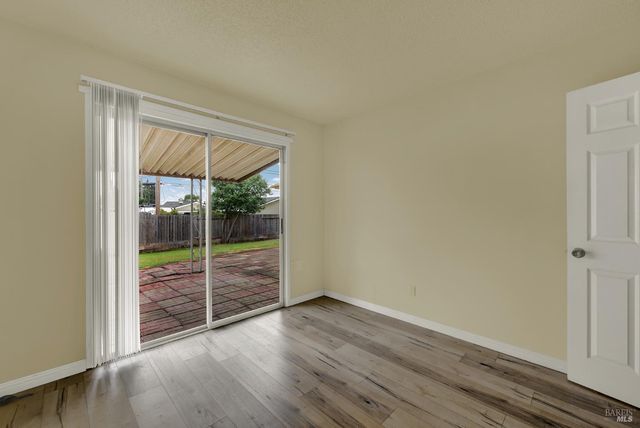 499 Apple Tree Ln, Fairfield, CA 94533