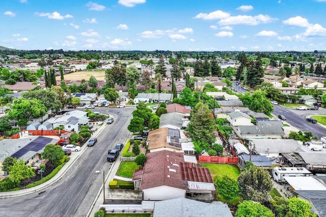 499 Apple Tree Ln, Fairfield, CA 94533