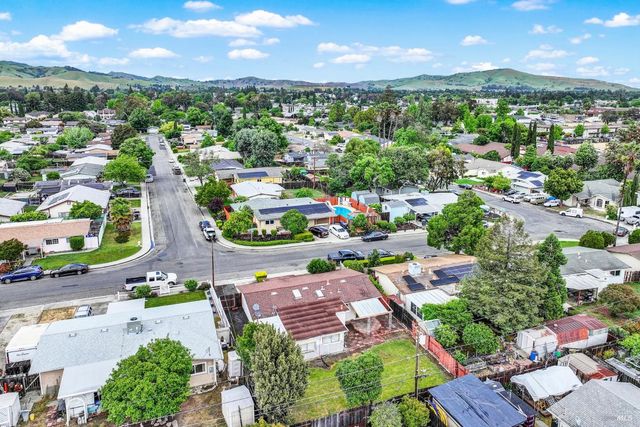 499 Apple Tree Ln, Fairfield, CA 94533