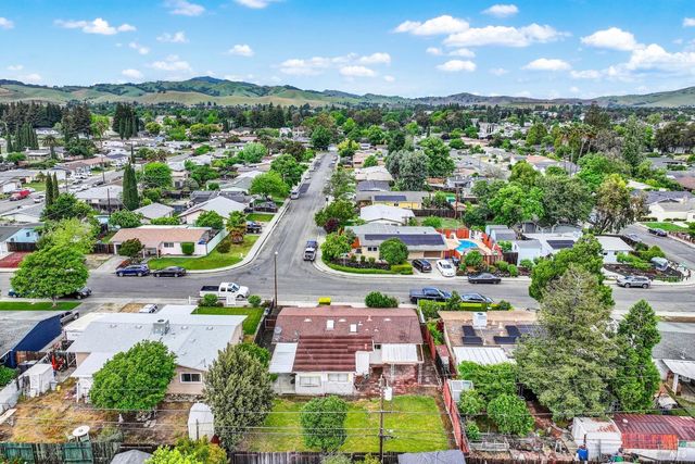 499 Apple Tree Ln, Fairfield, CA 94533