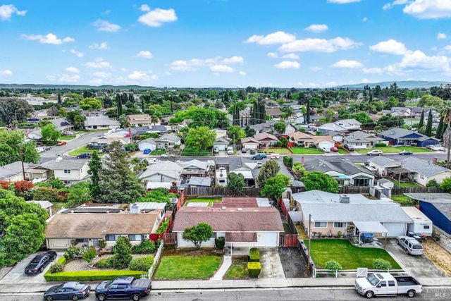 499 Apple Tree Ln, Fairfield, CA 94533