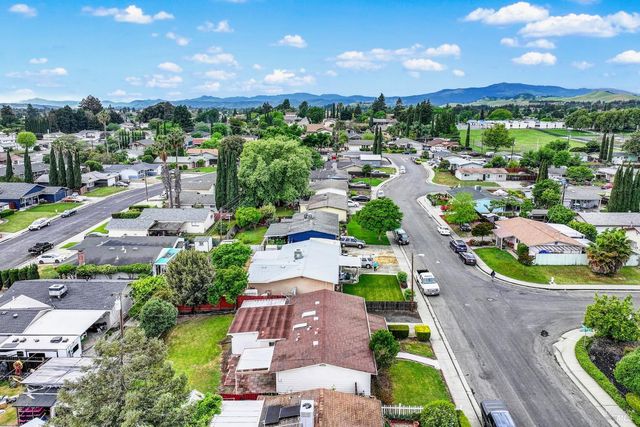 499 Apple Tree Ln, Fairfield, CA 94533