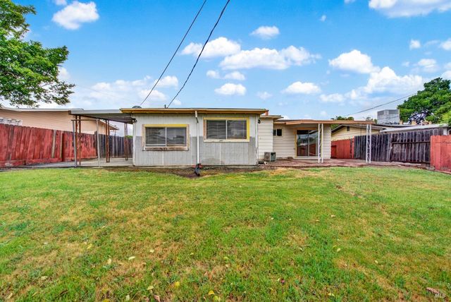 499 Apple Tree Ln, Fairfield, CA 94533