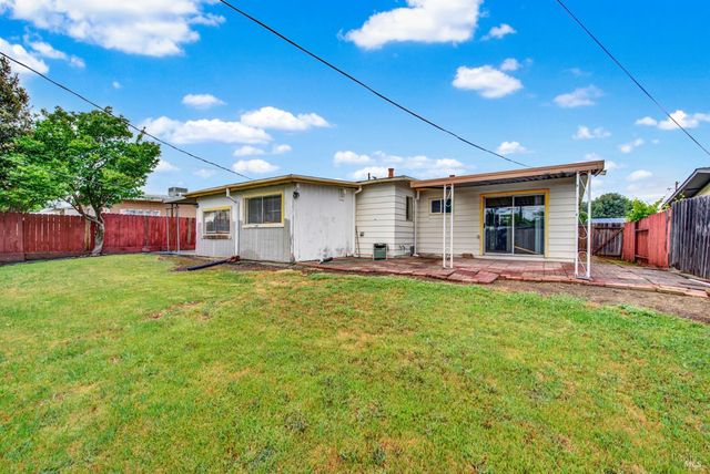 499 Apple Tree Ln, Fairfield, CA 94533