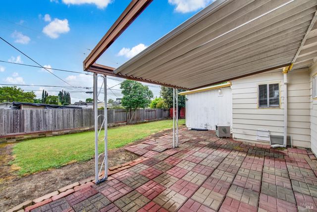 499 Apple Tree Ln, Fairfield, CA 94533