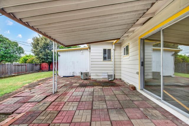 499 Apple Tree Ln, Fairfield, CA 94533