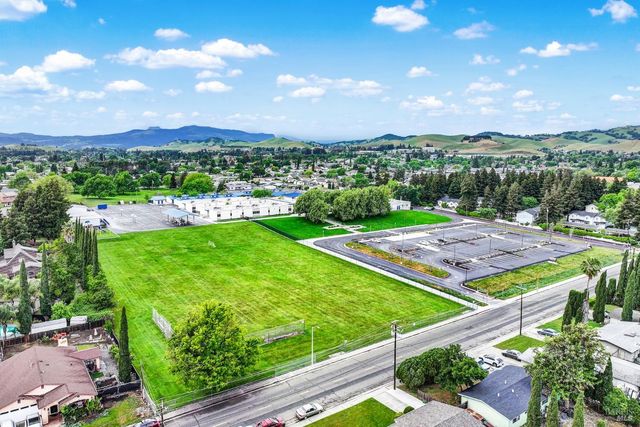 499 Apple Tree Ln, Fairfield, CA 94533