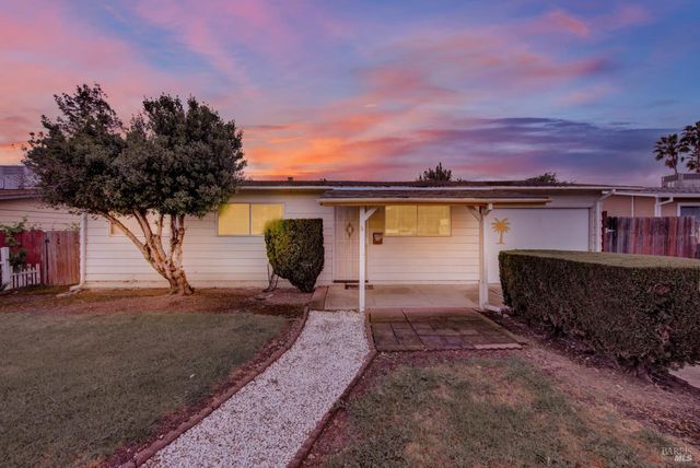 499 Apple Tree Ln, Fairfield, CA 94533