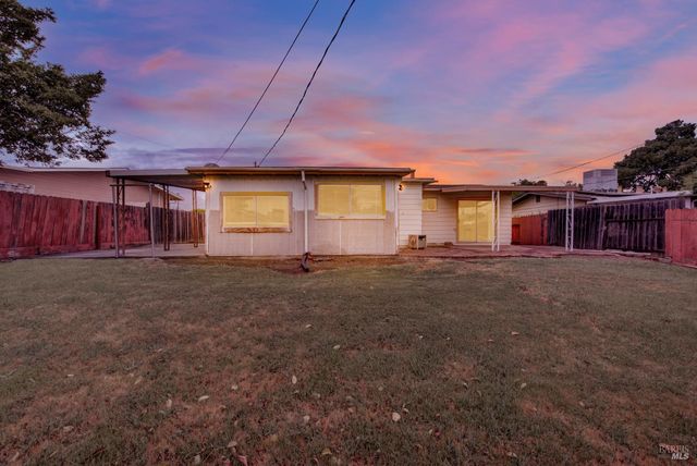 499 Apple Tree Ln, Fairfield, CA 94533