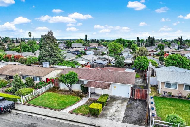 499 Apple Tree Ln, Fairfield, CA 94533