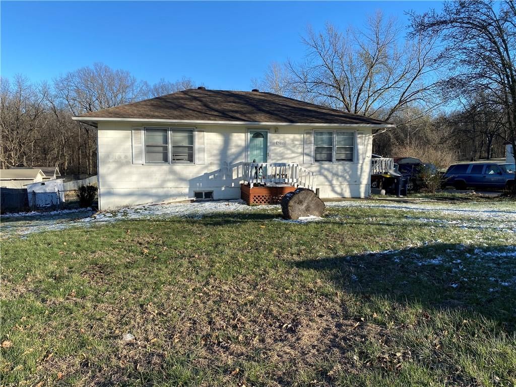5601 NE Meadowbrook Road, Kansas City, MO 64119
