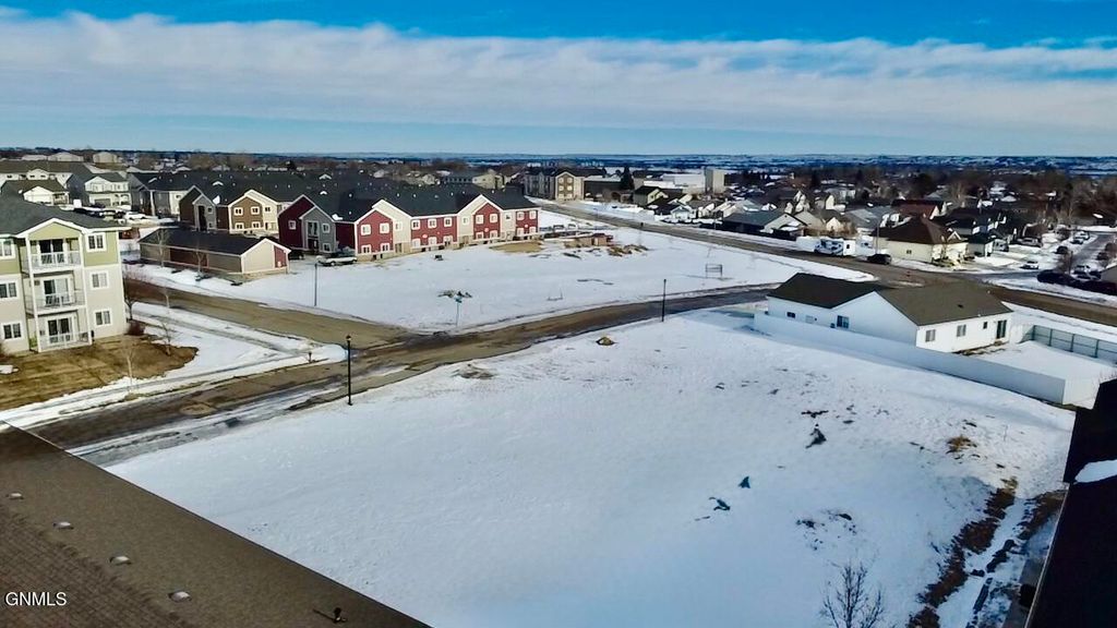 2405 24th Street W, Williston, ND 58801 photo 10