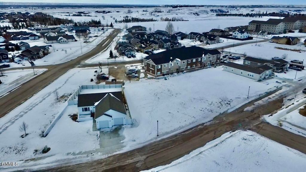 2405 24th Street W, Williston, ND 58801 photo 5