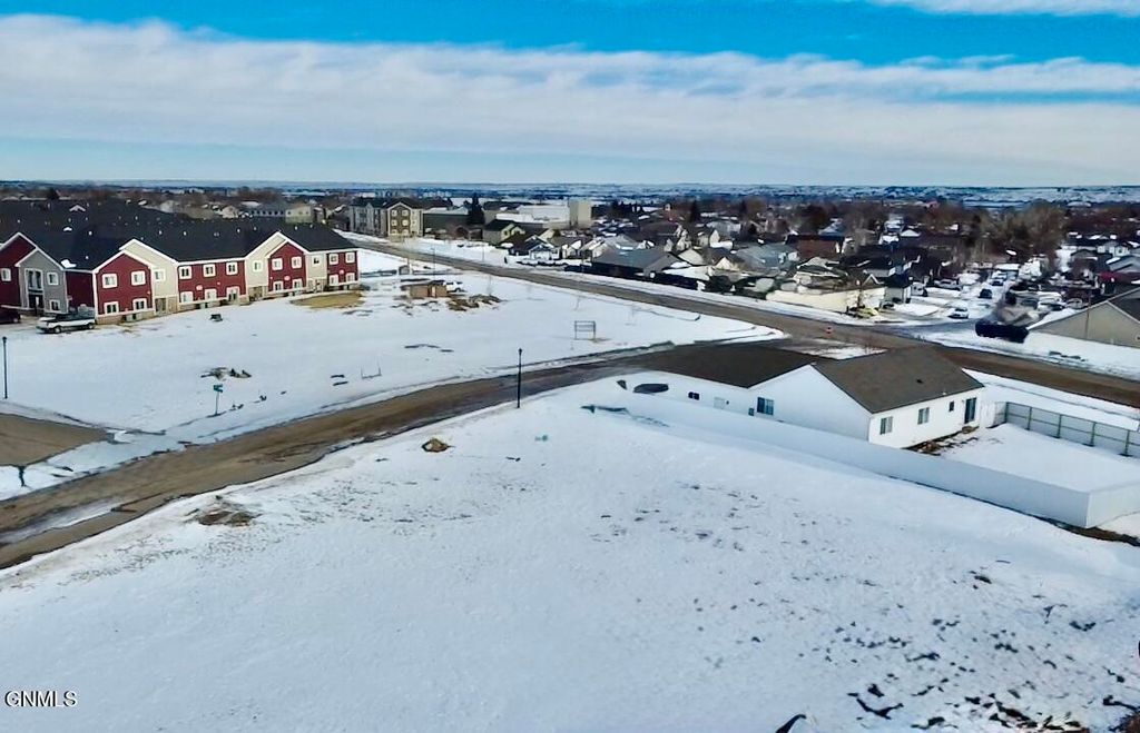 2405 24th Street W, Williston, ND 58801 photo 7