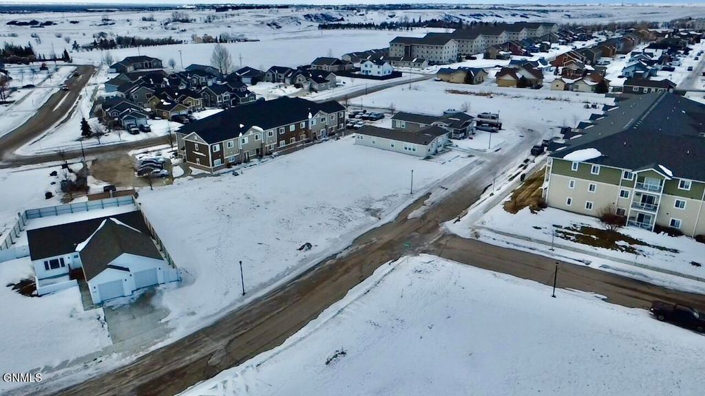 2405 24th Street W, Williston, ND 58801 photo 8