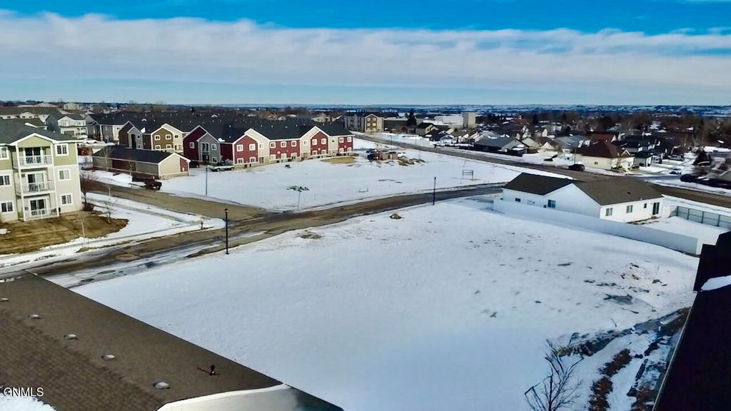 2405 24th Street W, Williston, ND 58801 photo 9