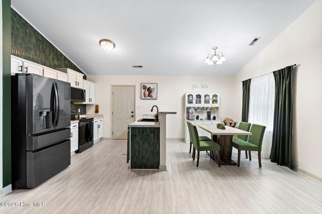 225 Lockwood Court, Hubert, NC 28539